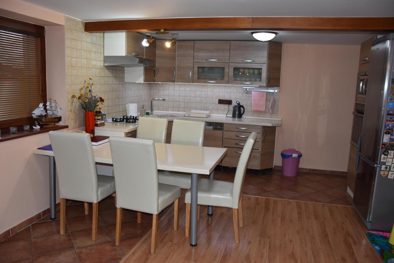 Dafinka Apartment Banska Bystrica Ngoại thất bức ảnh